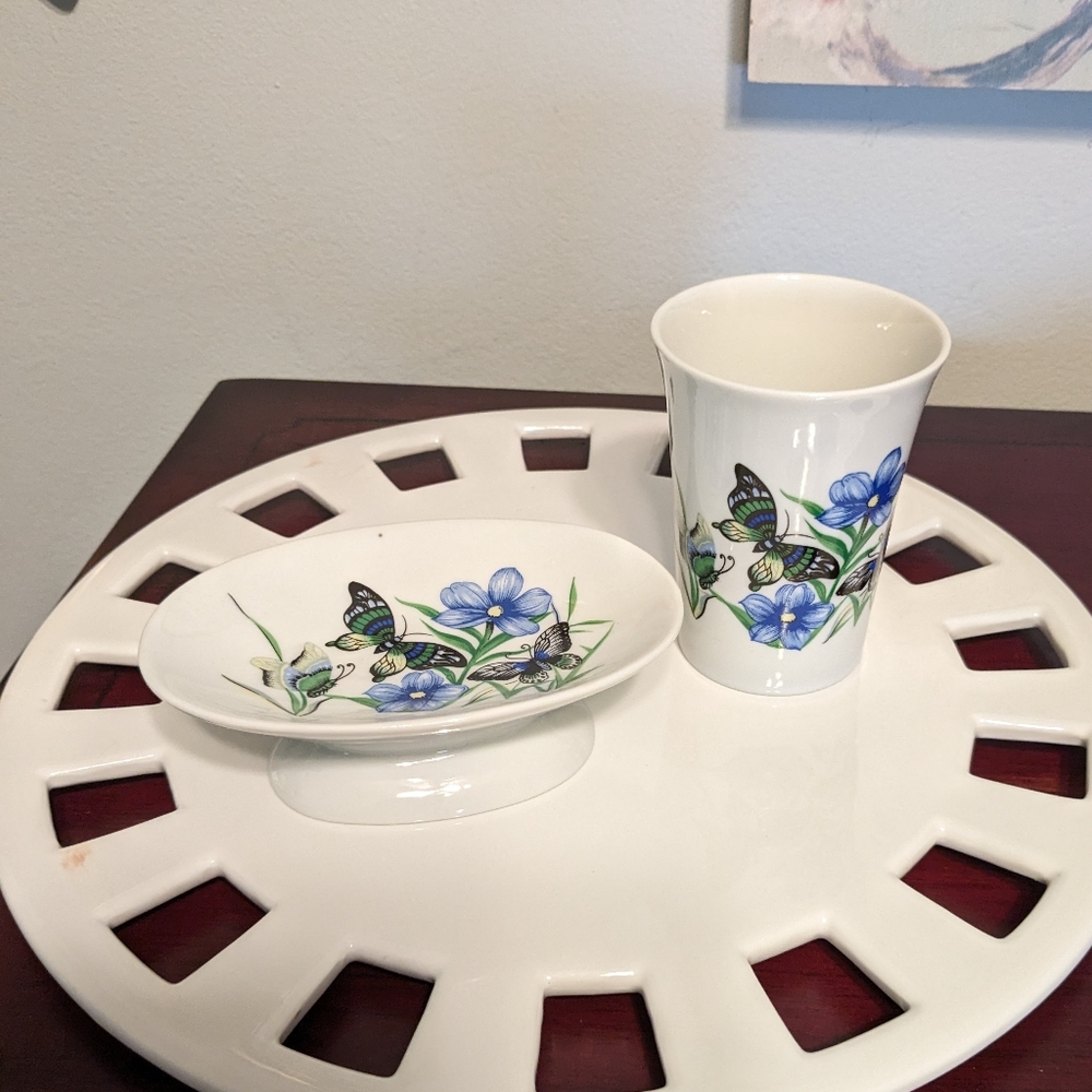 NWT Butterflies Bathroom Tumbler Brush Holder & Soap Dish Flowers Vintage Unused